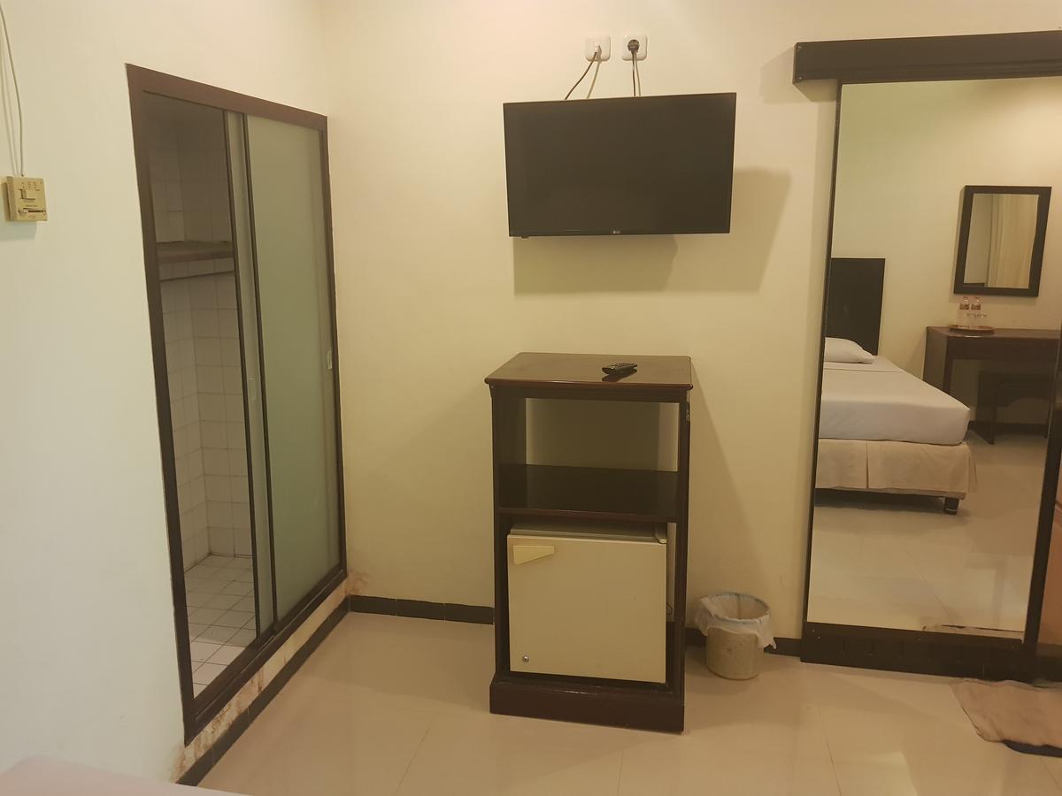 Grand Wisata Hotel 3*