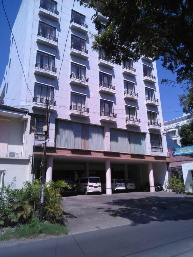 Grand Wisata Hotel 3*